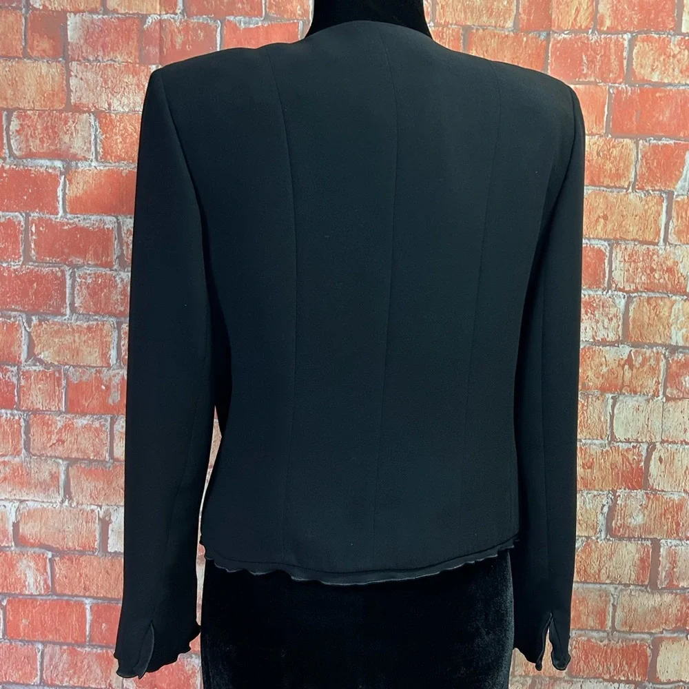 Harve‎ Benard Vintage Ruffle Trimmed Crepe Blazer